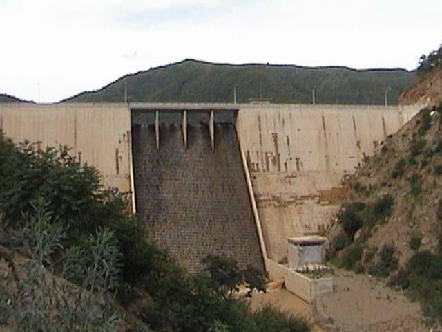 Foto 2. La Cañada, represa que alimenta la zona de los Bañados. 3.