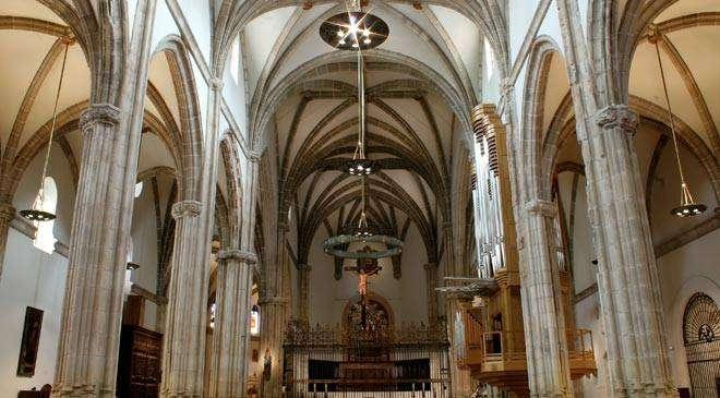 Alcalá conserva numerosos colegios, conventos, y otros edificios de interés para vuestra visita. Por ejemplo, la iglesia Magistral Catedral está realizada en un estilo gótico tardío.