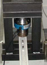 Capitulo 2:Técnicas de control y medida de la succión y equipo experimental 112 Bureta graduara (+/- 20 mm 3 ) Control del Vcte. Célula de carga FS = 1.