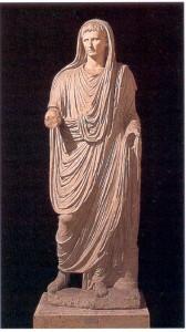 Cubrición de cabeza (acto religioso) Dinastía Julia tiende a idealizar el rostro Rasgos griegos: canon ( de