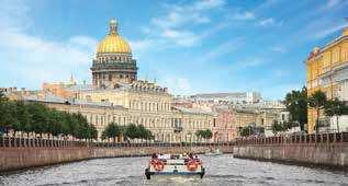 Veremos la impresionante Plaza Roja, donde se encuentra la catedral de San Basilio (visita del interior), el mausoleo de Lenin, los almacenes Gum, la universidad Lomonosov y las murallas del Kremlin.