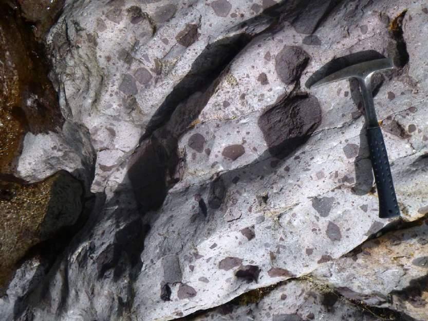 Estratigrafía Gpo. Nazca ~150m Fm.