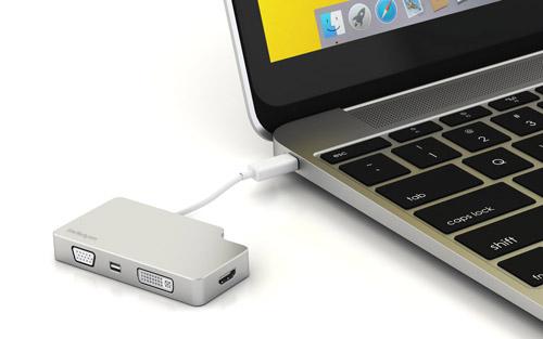 Conectividad con estilo para su MacBook equipado con USB-C Este adaptador de viaje está fabricado con un resistente gabinete de aluminio y un cable USB-C integrado de color blanco.