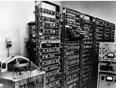Hoff de Intel- supuso una importante transformación en la organización de la estructura electrónica de la computadora.