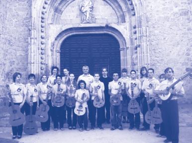 16! RONDALLA "TALLER CULTURAL DE FUENTEPELAYO" Esta orquesta de pulso y púa se constituyó en el año 1.