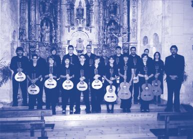 ! TRES OLMAS La pequeña localidad de Fuentesaúco de Fuentidueña (Segovia), es el lugar de procedencia de la Orquesta de Pulso y Púa Tres Olmas, dirigida por D.