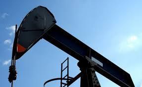 PETRÓLEO CRUDO (SIN LGN) (miles de toneladas) En relación con el petróleo crudo destacar: En los últimos doce meses se produce un descenso de la producción primaria y de los stocks.