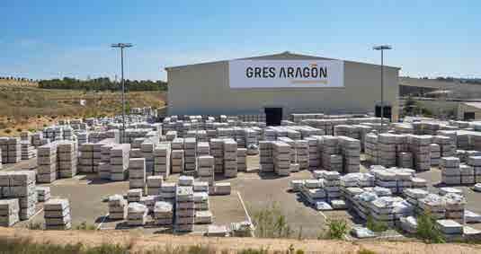 Gres Aragón, offering quality and service for over fifty years. We are one of the leading manufacturers of extruded tiles (klinker).