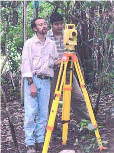 Trabajos de Reconocimiento y Mapeo Durante la primera temporada de campo (2003) se mapeó un área de 5 km 2 y se detectaron 65 montículos.