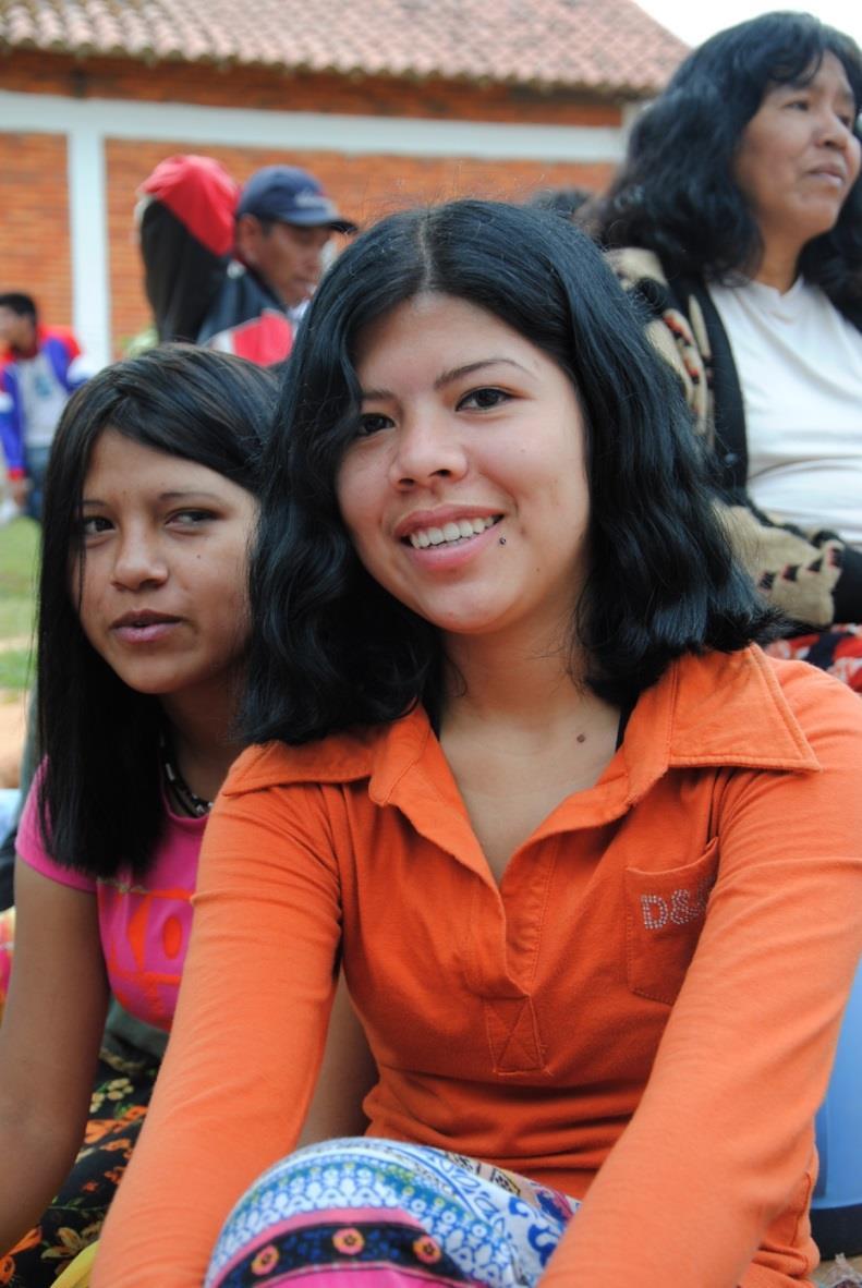 DESIGUALDADES ÉTNICAS Y CULTURALES En Paraguay, las diferencias étnicas y culturales tienen un mayor impacto en la maternidad adolescente % de madres adolescentes indígenas es 6 veces mayor que el de
