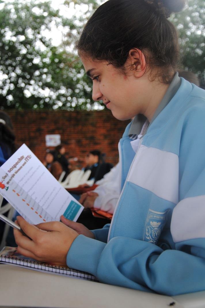 SITUACIÓN EDUCATIVA: ESCOLARIZACIÓN Y TASA NETA DE MATRICULACIÓN SECUNDARIA Si bien Paraguay ha aumentado significativamente sus tasas netas de escolarización en el nivel secundario, presenta la tasa