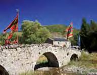 El término municipal de Valdelugueros hereda un gran legado romano, traducido en calzadas romanas y numerosos puentes que cruzan en su parte alta el río Curueño.