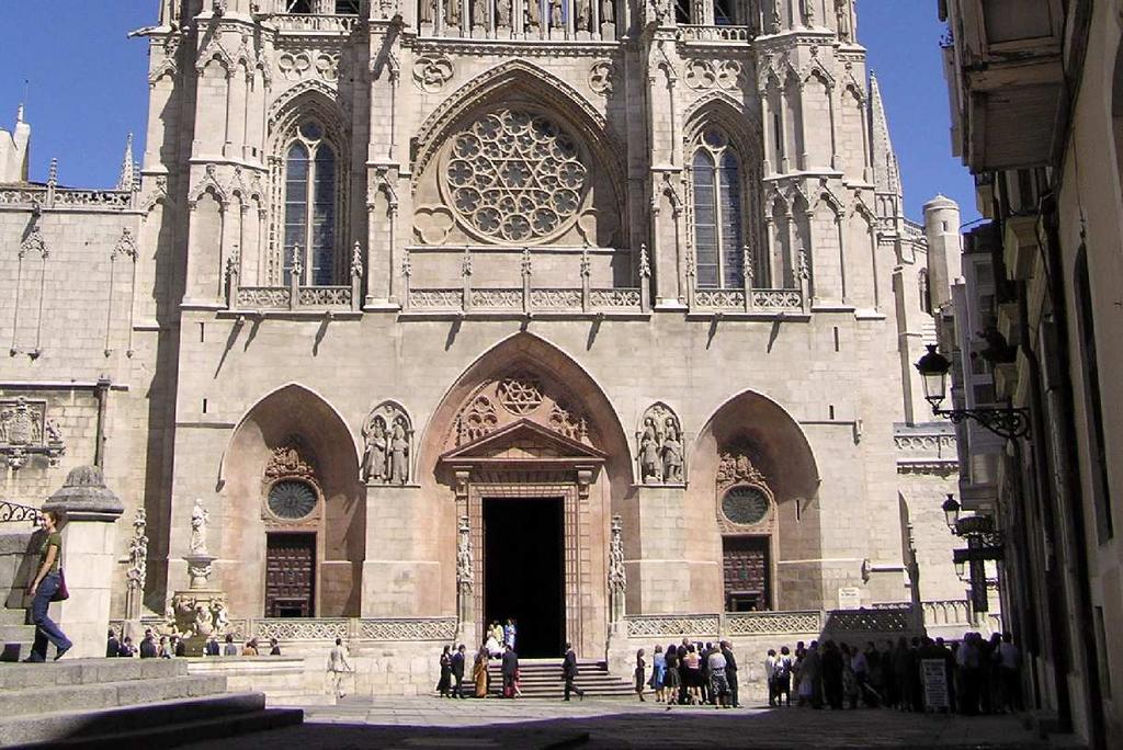 Imagen 1: Catedral de León, exterior. Siglo XIII.