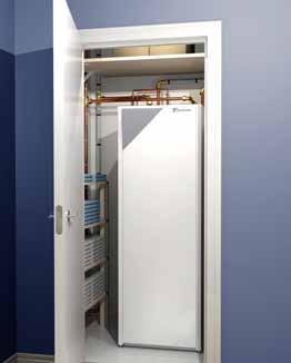 Menos espacio necesario para la instalación: todas las conexiones de agua y refrigerante se encuentran en la parte superior de la unidad, lo que facilita el acceso y hace más fácil operar con ellas.