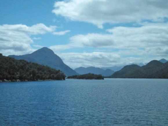 Capítulo 2 - Caracterización Agroclimática de la Región de Aysén Zona litoral o insular La zona litoral o insular de Aysén se asocia a la extensa red de islas y archipiélagos situados en la zona de