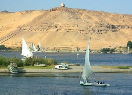 Aswan y sus alrededores fueron conocidos como Nubia antiguamente ya que si visitas la zona verásque tienen un aire africano que otras ciudades de Egipto no tienen.
