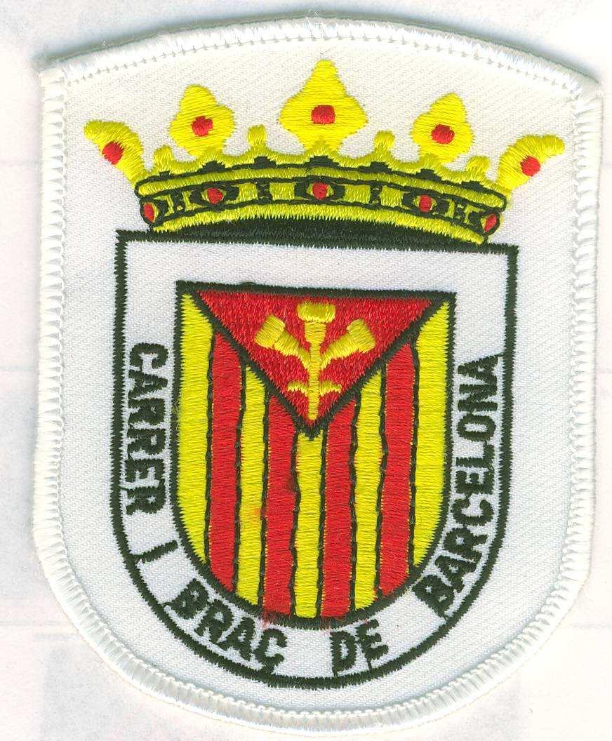 Torre en blanco sobre fondo amarillo con escudo de Cataluña.