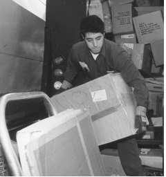 ANEXO Manipulación manual de cargas (MMC). El manejo manual de paquetes pesados es un riesgo ergonómico grave. Son necesarios límites de peso y de tamaño de los paquetes.