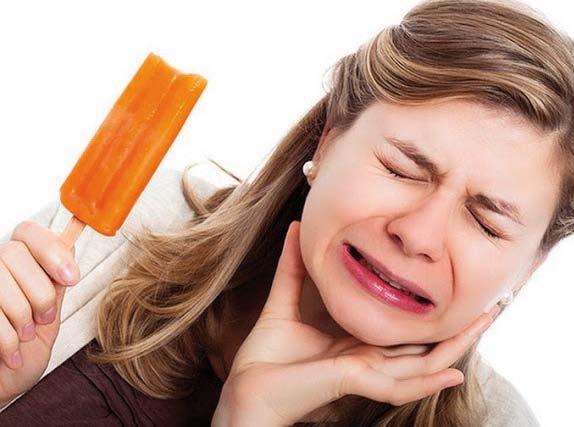 4 Pide al especialista que te recomiende un enjuague de fluoruro, puede ayudar a disminuir la sensibilidad, sobre todo si sufres problemas de caries. 4 Mantén la boca limpia.