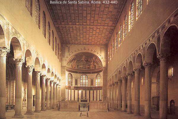 BASÍLICA DE SANTA SABINA (ROMA) VISTA INTERIOR La iglesia se desarrolla en torno a un eje longitudinal, desde