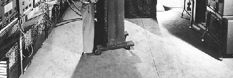 ENIAC Basado en la válvula de vacío, inventada por Fleming en 1904. Tenía 18.