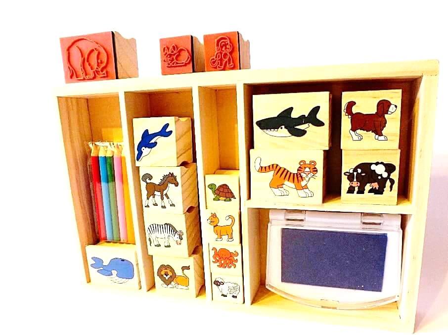 Timbres animales Descripción: timbres de madera con formas de animales y tintero para el juego de imitación y el