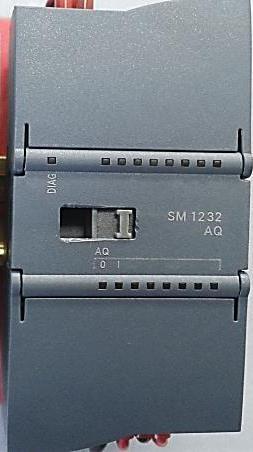 Módulo de expansión SM-1232: dispositivo de salidas analógicas, que permite interactuar al autómata con