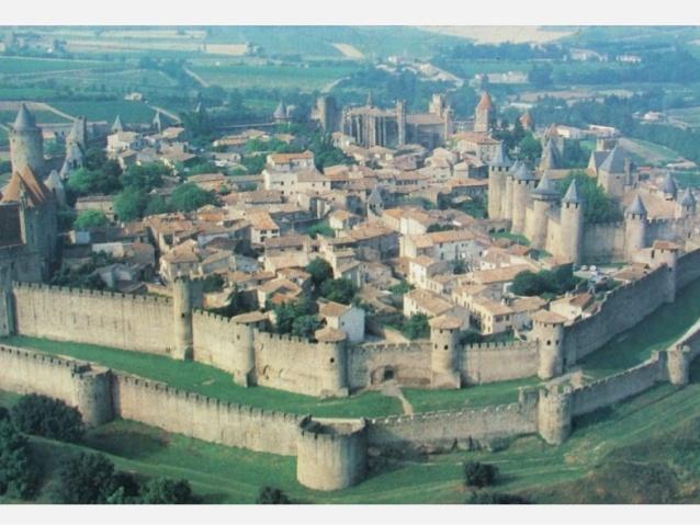 2. El renacer de las ciudades A partir del siglo XII las ciudades volvieron a crecer. En unos casos eran ciudades antiguas.