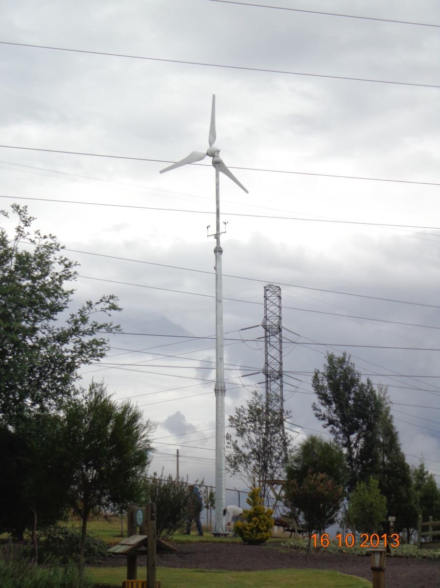 Eólico CENACE Enero 2014, Quito Turbina eólica Hopeful Wind 5 kw, inversor, controlador rectificador,