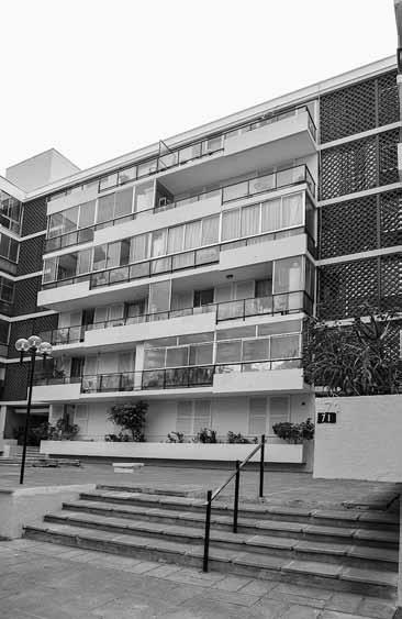 Edificio Pedro de Valdivia 072-090 Ubicado en Avenida Pedro de Valdivia 072-090 / Calle Francisco Noguera 71-91. Providencia, Santiago. Construido en 1966.