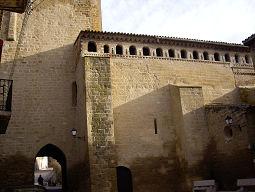 Imagen de la torre y la iglesia ventanas de
