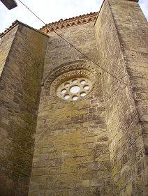 en el s.xvi se cargaron los muros y se adosaron las capillas.