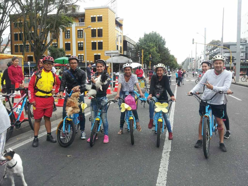 No. 23 Publicación oficial del IDRD - Programa Ciclovía A montar bici se dijo al día Domingo
