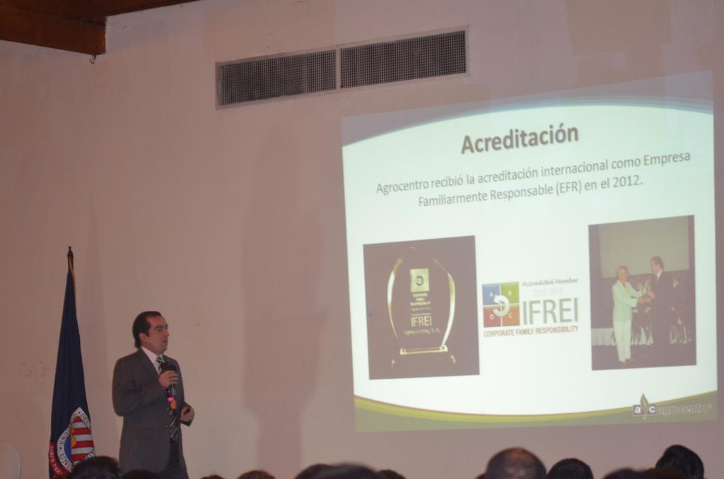 2013, Antigua Guatemala, Simposio Paternidad, un valor empresarial por descubrir.