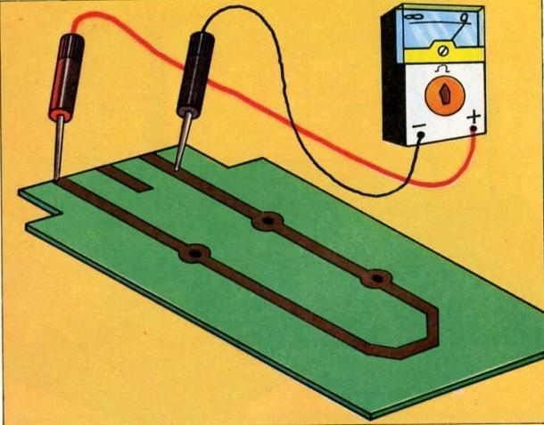 Técnicas de Medidas Medida de continuidad de las pistas sobre un circuito. La aguja del polímetro señala el cero al estar los dos puntos de medida unidos eléctricamente.