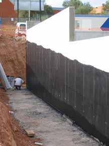 ESTRUCTURAS: Muros de hormigón, Muros Reforzados y Túneles Preparación de la superficie de apoyo Paso 1 Sobre superficies de hormigón.