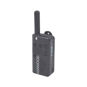 Admite un micrófono-audífono para operaciones manos libres Destacado El versátil, fuerte y pequeño PKT-23K está diseñado para las comunicaciones inmediatas.