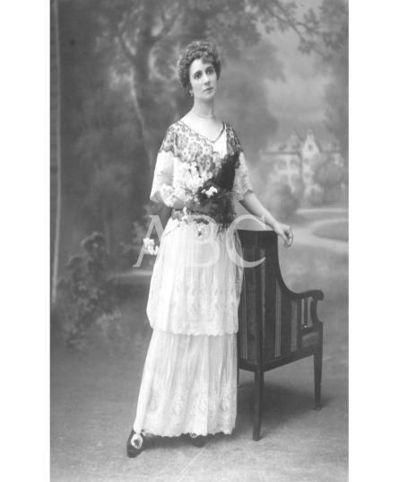Imágenes 6 y 7: Matilde Asquerino, en fotografía 1925 21 y 1915 22. Antonia Planas es considerada una de las grandes damas del teatro del siglo XX.