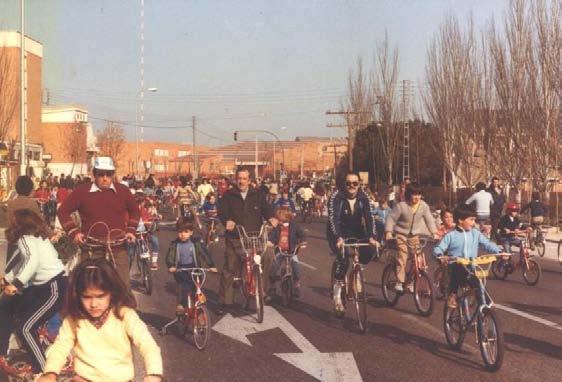 4. MOVILIDAD CICLISTA 1ª Etapa (1982): Inaugurado en 1982 con el deseo para que los niños fueran al colegio y los mayores a