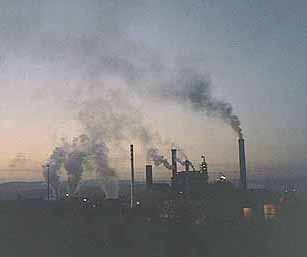 Esta contaminación la podemos ver en el cielo de las ciudades como una nube gris.