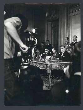 Presidente Salvador Allende G. en la entrega del documento de Nacionalización del Cobre.
