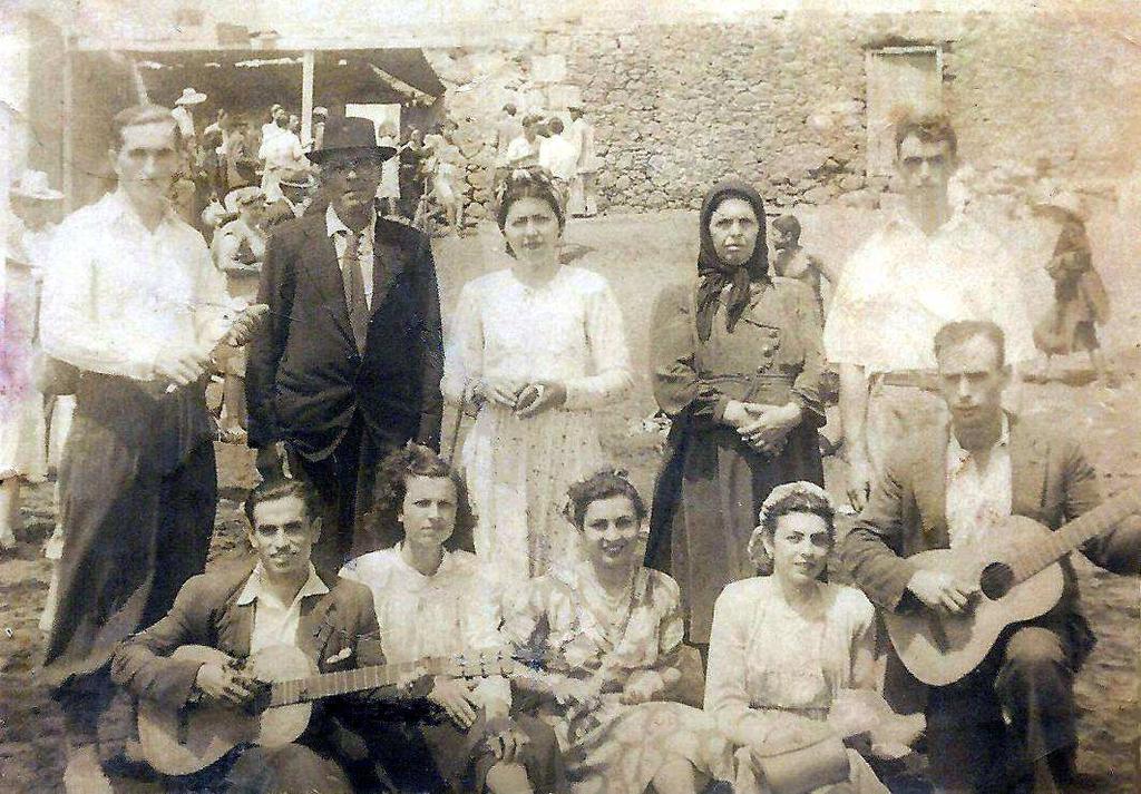 El 23 de mayo de 1917 contrajo matrimonio en la ermita de San José de El Escobonal con el albañil y agricultor don Miguel Delgado Hernández, natural del mismo pueblo, e hijo del albañil don Miguel