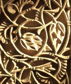 ATAURIQUE. Ornamentación vegetal, generalmente realizada en yeso, inspirada en la hoja de acanto clásica y en la decoración vegetal persa.