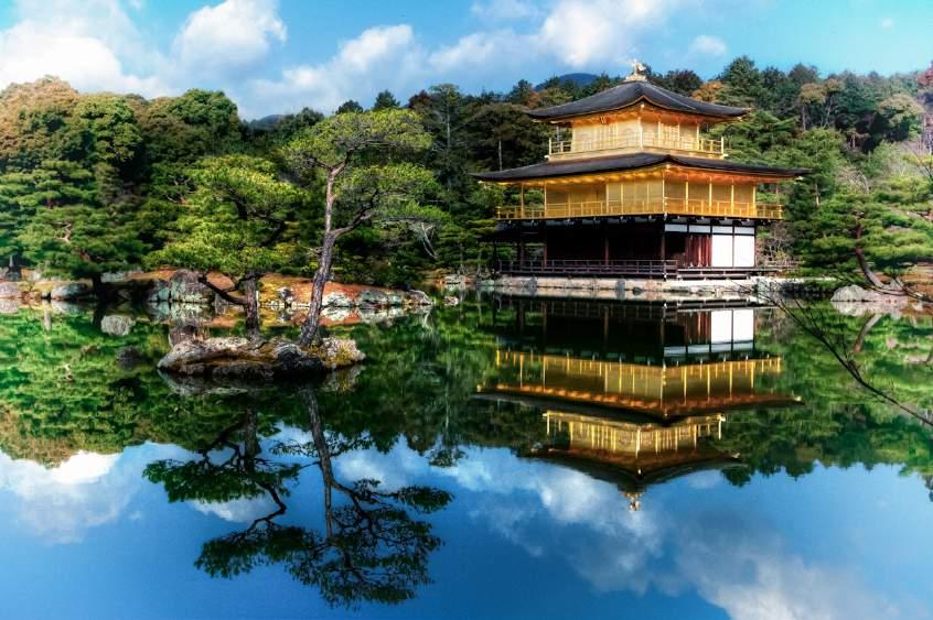 DÍA 10 KYOTO Empezaremos el día en el que descubriremos a fondo Kyoto, visitando: el Castillo de Nijo-jo, el Templo Kinkaku-ji y Pabellón de Oro, el Templo Kiyomizu, el Santuario Heian, el barrio de