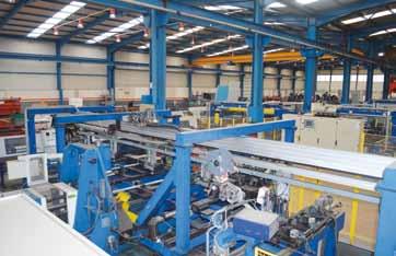 La maquinaria utilizada en el proceso de fabricación del puntal P3/P4 ha sido específicamente diseñada y automatizada para este producto. Esto nos permite disponer de una alta capacidad de producción.