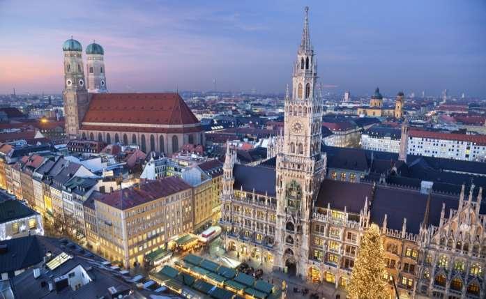 Ayuntamiento de Múnich, construido con una impresionante fachada neogótica, la catedral "Frauenkirche" uno de los símbolos más representativos de la ciudad. Continuación hacia Innsbruck.