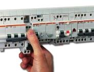Clario interruptores automáticos magnetotérmicos i DPN, i DPN N UNE-EN 60898 i DPN e i DPN N interruptores automáticos magnetotérmicos i DPN : Poder de corte: 6 ka UNE-EN 60947-400 A UNE-EN 60898