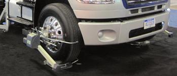 AVANCE con ruedas rectas - Recomendamos las nuevas garras sin alabeo STDA 92 que permiten saltar la operación de alabeo de las ruedas - No se recomienda este alineador para