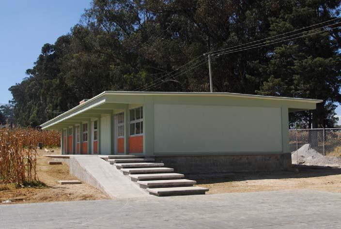 Construcción y equipamiento de tres aulas, sanitarios y obra exterior.( primera etapa), Calimaya Compromiso del C.