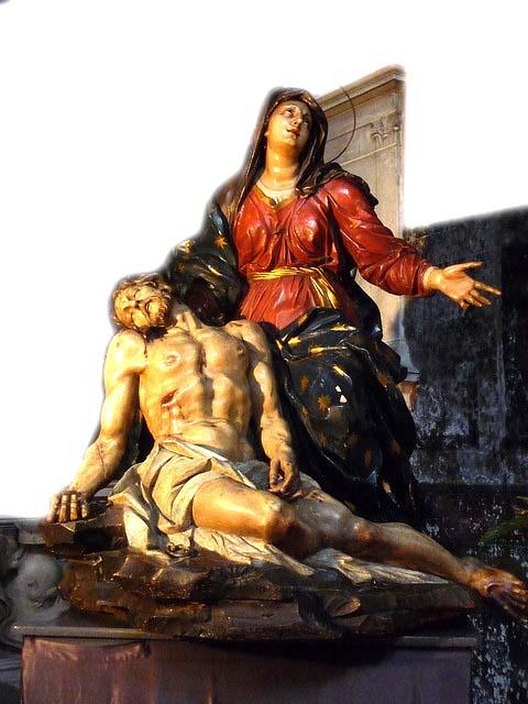 La tercera es una imágen religiosa de BERNINI, escultor italiano del siglo XVIII, barroco y muestra la desesperación de una madre por la